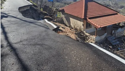 Kushtoi 650 mijë euro nga taksat e qytetarëve, shembet rruga e sapoinaguruar në Mallakastër