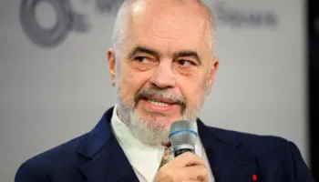 Kuturisjet e drejtësisë/ Rama: Prokurorët shpërndajnë fletëthirrje si bileta teatri