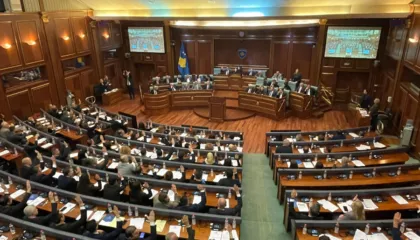 Kuvendi i Kosovës miraton rezolutën për ish-krerët e UÇK, Lista Serbe largohet nga salla