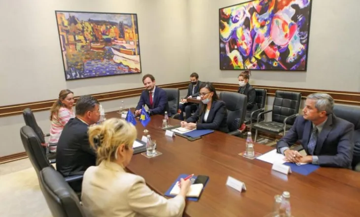 Lajçak pjesë e ‘Epstein’/ Ja si ish-kryediplomatja e Kosovës nuk ia ‘përtoi’ në takimin e parë si emisar i dialogut Prishtinë-Beograd