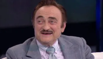 Lamtumirë Zhani Ziçishti, homazhe në Korçë për aktorin e njohur të teatrit dhe filmit