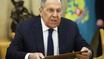Lavrov: Nëse vendet perëndimore forcojnë praninë ushtarake në Grenlandë, Rusia do të marrë ‘kundërmasa’