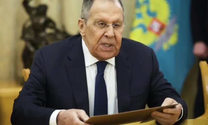 Lavrov: Nëse vendet perëndimore forcojnë praninë ushtarake në Grenlandë, Rusia do të marrë ‘kundërmasa’