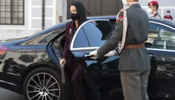 Le Figaro” për Ballukun: Zv.kryeministrja shqiptare pezullohet për korrupsion