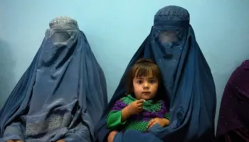 “Lejohet të rrahësh gruan”/ Ligji i ri në Afganistan, Talebanët vendosin rregulla brutale: Vetëm mos i thyej kockat