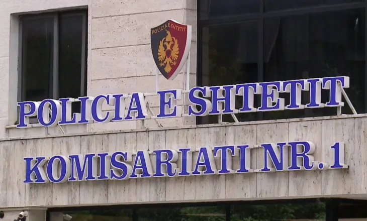 Lëvizte me pistoletë në brez te “Tregu Elektrik”, arrestohet i riu në Tiranë