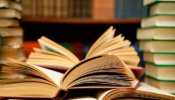 Libri shqip ende pa vendin e merituar, shkrimtarët kërkojnë zgjidhje