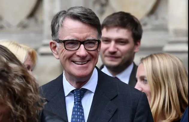 “Lidhje me Epstein”, lirohet me kusht ish-ambasadori britanik në SHBA