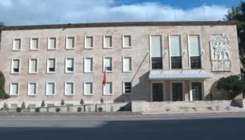 Lirohet nga detyra drejtori i Përgjithshëm i Antikorrupsionit, ja kush e zëvendëson (EMRI)