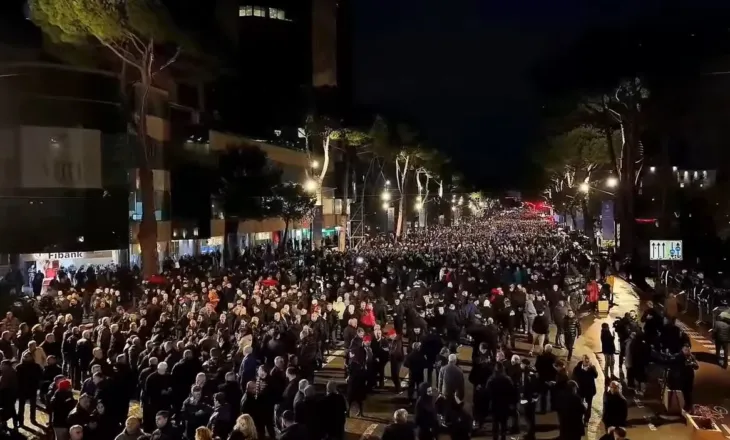 LIVE! Opozita zhvillon protestën kombëtare, Berisha i bashkohet protestuesve. Mbi 1300 efektivë në gatishmëri
