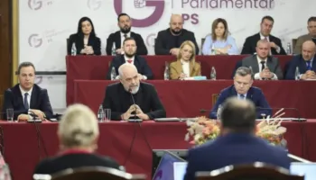 LIVE! PS prezanton ndryshimet ligjore pas vendimit të GJK për Ballukun: Nuk cenohet dhe as pengohet pavarësia e drejtësisë