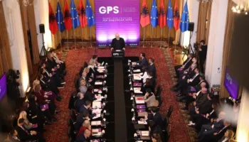 LIVE/ Rama 97 minuta fjalim në grupin e PS: Balluku kërkoi 3 herë dorëheqjen, do pres raportin e Këshillit të Mandateve. Prokurorët presin fletëarreste me tufa