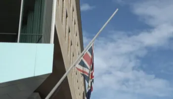 Londra fut në ‘lupë’ Lordin Mandelson, qeveria britanike bashkëpunon me policinë për hetimin e lidhjes me Epstein