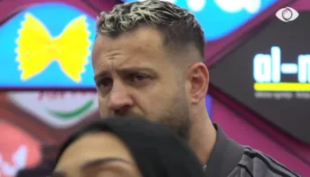 Luizi nuk i mban emocionet gjatë këngës së Shpat Kasapit në BBVA