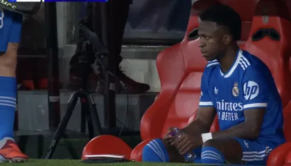 “Majmun, majmun”! Vinicius Junior shënon supergol, ndëshkohet me karton të verdhë dhe refuzon të vazhdojë lojën (video)