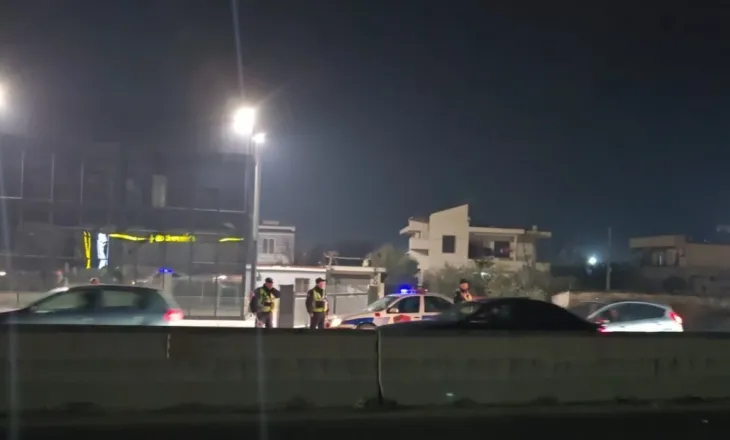 Makina përplas motoçikletën pranë mbikalimit të Shkozetit, plagoset drejtuesi, dërgohet me urgjencë në spital