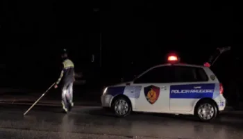 Makina përplas motorin në Kukës, një i plagosur