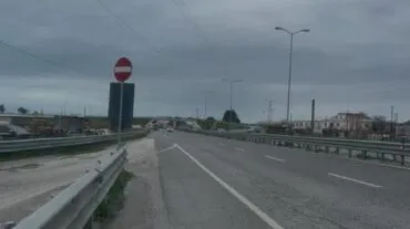 Makina përplas për vdekje këmbësorin në aksin Durrës-Rrogozhinë, shoqërohet në polici shoferi