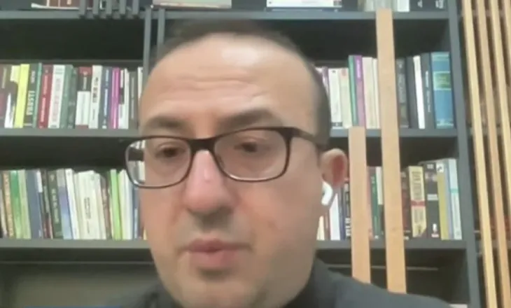 ‘Makuteria shtetërore po na e hedh gëlbazën në surrat’ – Korreshi: Duhet të dalim të gjithë në shesh sot në 17:00