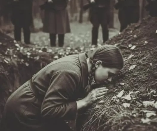 Mami po vij/ Kush ishte vajza që puthi tokën para se të futej në gropën e hapur dhe të vdiste