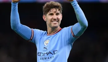 Man.City i bën dalje Stones, Bayern hidhet në sulm