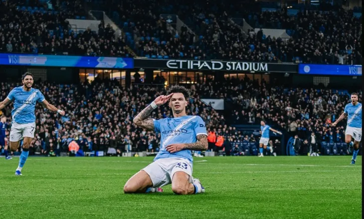 Man. City i “falet” një 20-vjeçari dhe e mbyll pjesën e parë në avantazh ndaj Newcastle (video)