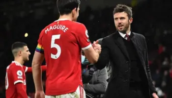 Manchester United shpik “Carrick time”; tifozët rikujtojnë epokën e Alex Ferguson