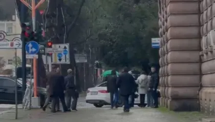 Mandati i Ballukut!? E ngarkuara e Ambasadës së SHBA në Tiranë “zbarkon” në zyrën e Peleshit