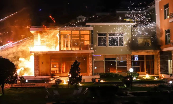 Marrëzia opozitare përvëlon ish-vilën e Enver Hoxhës me njerëz brenda