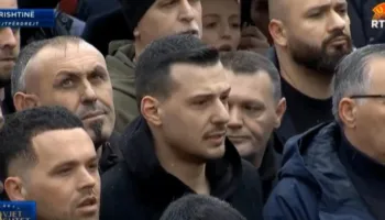 Marshimi paqësor në Prishtinë, pranë djemëve të çlirimtarëve edhe Yll Limani