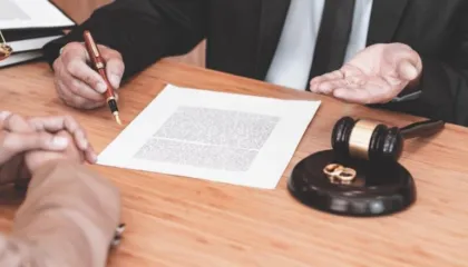 Martesat për letra jashtë vendit, divorce dhe fëmijë të lindur jashtë martese/ Bum rastesh në gjykatën e Fierit