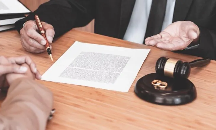 Martesat për letra jashtë vendit, divorce dhe fëmijë të lindur jashtë martese/ Bum rastesh në gjykatën e Fierit