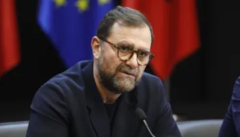 “Masivi është aktivizuar 30 vjet më parë”, drejtori i hekurudhës për rrëshqitjet e dheut në aksin Përrenjas-Librazhd: Shirat ngarkuan situatën