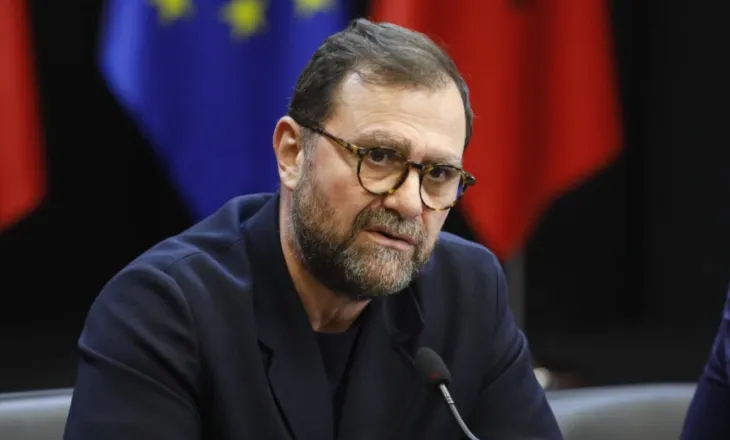 “Masivi është aktivizuar 30 vjet më parë”, drejtori i hekurudhës për rrëshqitjet e dheut në aksin Përrenjas-Librazhd: Shirat ngarkuan situatën