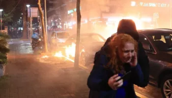 “Maskat ranë”, ministrja Koçiu për protestën e opozitës: Objektivi i vërtetë i kësaj dhune, dëmtimi i ekonomisë shqiptare dhe sabotimi i turizmit