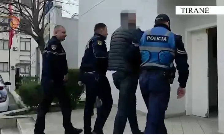 Mbante në banesë një kallashnikov pa leje, arrestohet 33-vjeçari në Tiranë