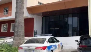 Mbërrin në spital pa jetë një 4-vjeçar në Vlorë, familjarët: Kishte të vjella pasi konsumoi mjaltë