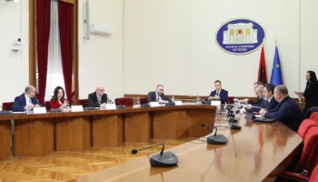 “Mbledhja të bëhet me dyer të hapura”, debate në Këshillin e Imunitetit për çështjen ‘Balluku’, Balla-Bardhit: Jeni qesharakë, është kërkesë e prokurorit