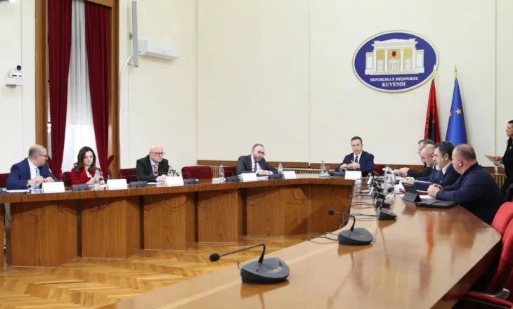 “Mbledhja të bëhet me dyer të hapura”, debate në Këshillin e Imunitetit për çështjen ‘Balluku’, Balla-Bardhit: Jeni qesharakë, është kërkesë e prokurorit