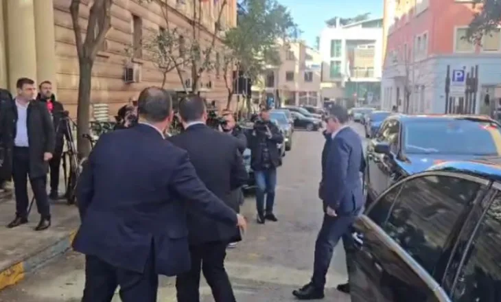 Mblidhet Këshilli i Mandateve për imunitetin e Ballukut, mbërrijnë në Kuvend prokurorët e SPAK