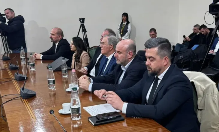 Mblidhet Komisioni, PS dhe PD ulen në tryezë: Zgjidhen ekspertët e ‘Zgjedhores’ (EMRAT