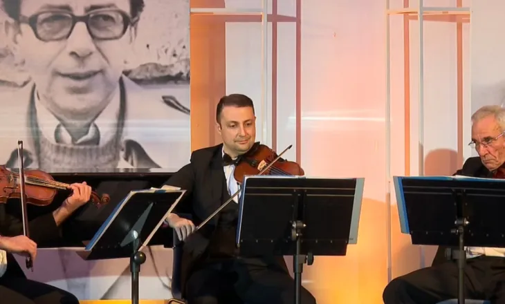 Mbrëmje gala për Kadarenë, poezia dhe proza e shkrimtarit të madh mbushin Teatrin e Operas dhe Baletit