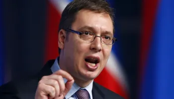 Mbyllni mediat, censuroni rrjetet sociale dhe futni errësirën/ Vuçiç përgatitet për zgjedhje