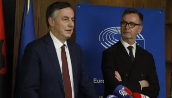 McAllister: “Balluku”, test kritik. Kreu i delegacionit të jashtëm në PE kriton protestat e dhunshme të PD: Duhet dialog