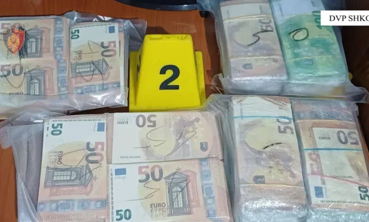 Me 164 mijë euro të falsifikuara dhe municion luftarak në banesë, pranga 19-vjeçarit në Shkodër