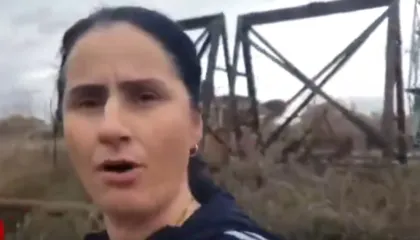 ‘Më hoqën nga puna’, punonjësja e pastrimit kërcënoi se do të hidhej nga kulla e ish-uzinës, zbret pas gati 1 ore