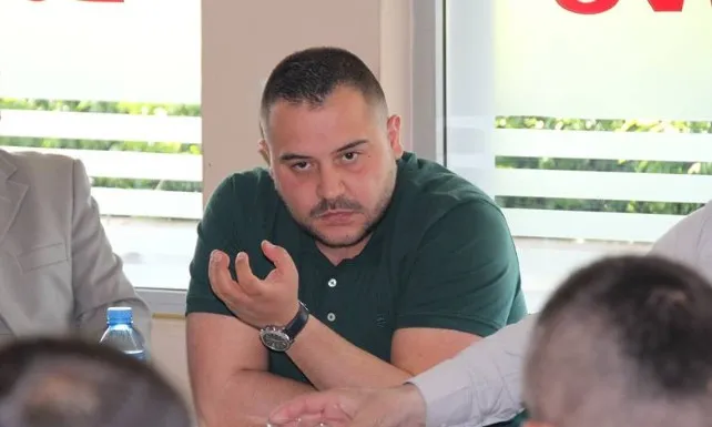 “Më jep 20 mijë Euro!” I vuri gjobë  zyrtarit të Shëndetit Publik, arrestohet gazetari Elio Laze