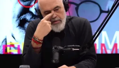 “Me leva hekuri dhe gyp gyp…”, Rama kujton dhunën në ’97: Hundën ma morën në dorë disa ‘skulptorë’ dhe ma bënë copash