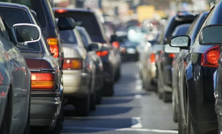 Më pak popullsi, më shumë trafik…Por, Shqipëria ka numrin më të ulët të automjeteve në Europë