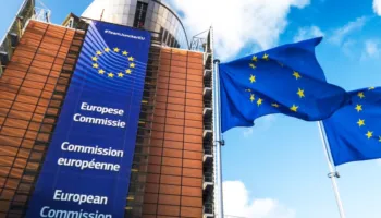 Me paratë në duar dhe i pamaskuar/ Ky është momenti kur policia arreston 58-vjeçarin